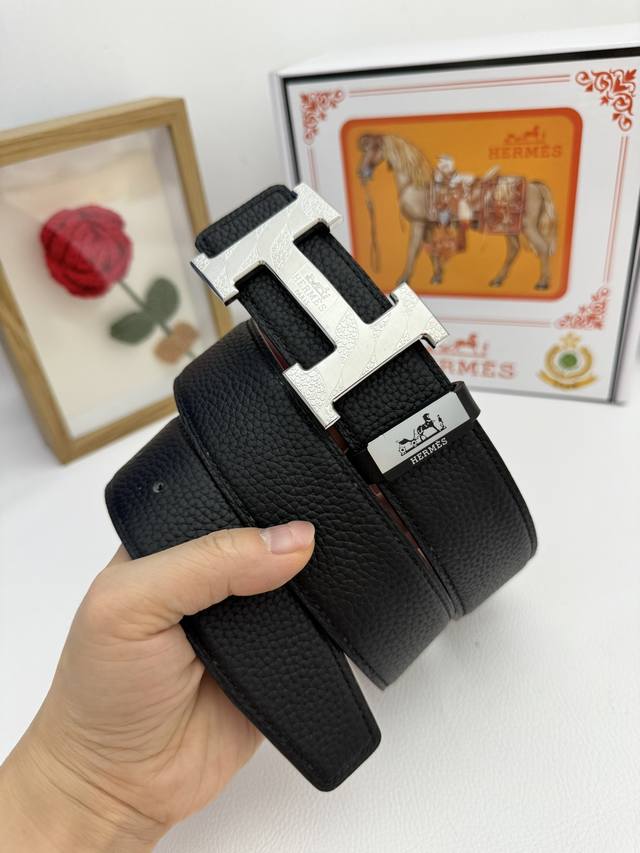 品名：爱马仕.Hermès 原单 材质：原单牛皮腰带 百分百头层牛皮腰带保证真皮，24K纯钢扣，专柜原单品质、做工精细，时尚大牌，送人自用首选 包装： 请认准如