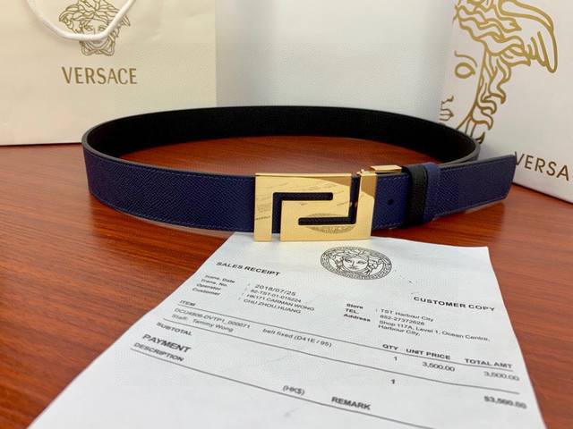 宽度3.5Cm Versace 范思哲 两面手掌纹 此款柔软的皮带饰有一个几何形状的希腊回纹别扣，既时尚又优雅