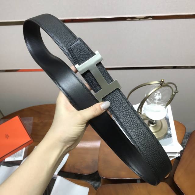 官网同步 Herme Reversible Leather Strap 爱。 马仕专柜同步 进口原版皮带身 双面可用 手感柔软 只有h家才能出品这种耐看的款式3