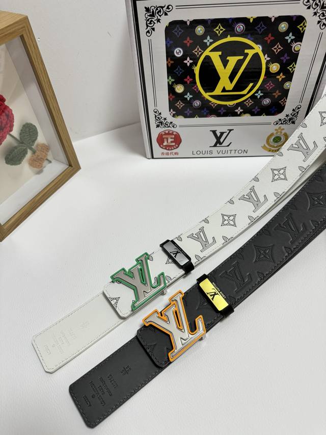 品名：Lv..路易..威登 材质：原单牛皮腰带 百分百头层牛皮腰带保证真皮，24K纯钢扣，专柜原单品质、做工精细，时尚大牌，送人自用首选包装： 请认准如图专柜包