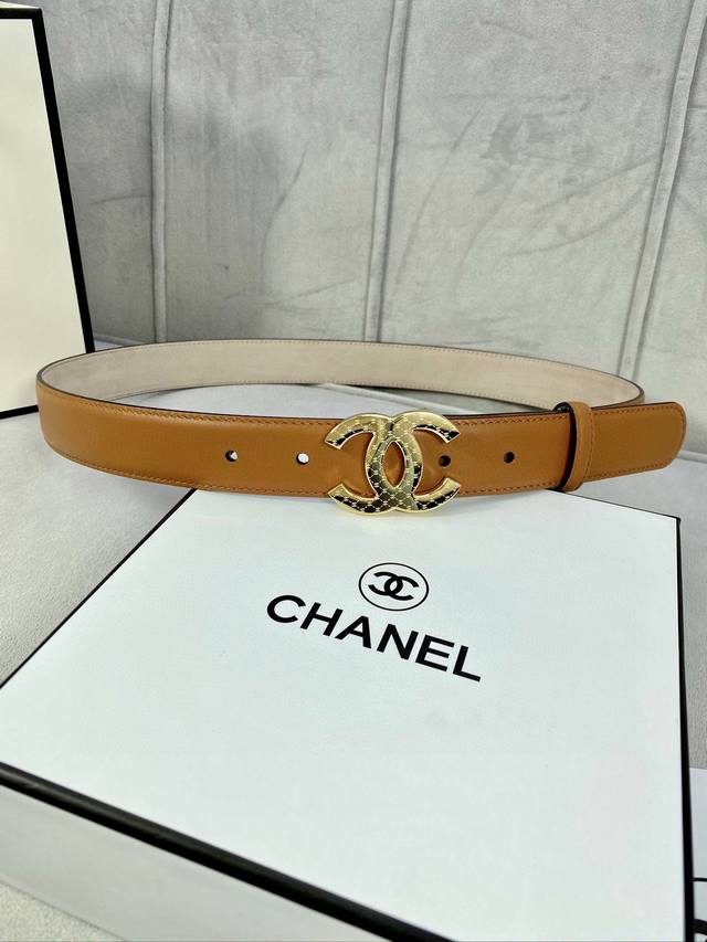 宽度3.0Cm Chanel 香奈儿 特级进口小牛皮内衬原版磨砂底，饰有金 银色花纹金属logo花纹钢扣。