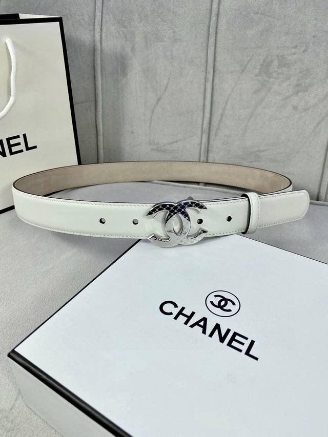 宽度3.0Cm Chanel 香奈儿 特级进口小牛皮内衬原版磨砂底，饰有金 银色花纹金属logo花纹钢扣。