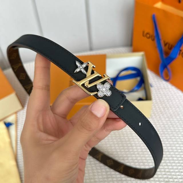 驢家新品 Ss24特別限定女士腰帶 寬度2Cm 訂製經典料襯托柔軟小牛皮底 全新開模標誌性水晶鑽石搭扣 多色選