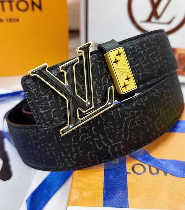 皮带：Lv..路易..威登顶级复刻. 腰带：原单品质百分百头层牛皮，保证真皮。双层间色工艺.真空电镀.永不掉色.24K纯钢扣头层特种海豹皮双面可用专柜同等质量，