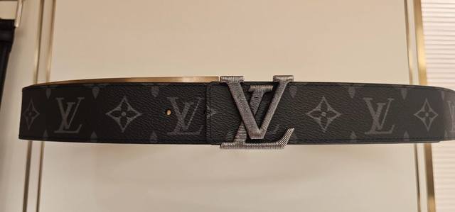 Lv.路易威登 全套包装 原版品质 代工厂货品 40Mm宽度 正品一体铸造五金钢扣，原厂皮料 双面原厂定制面料，区别市场货