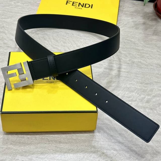 Fendl 芬迪 全套包装 专柜同款 宽40Mm双面原版小牛皮 搭配单钌钯电镀扣 完美的手感.油边 出众的设计.风格 高贵奢华 时尚大方 高清实拍 货真价实 品