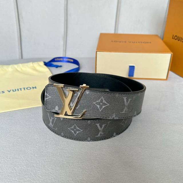 寬：40Mmlouis Vuitton 腰帶 頂級原單品質 全新亞光小牛皮絲印專櫃大花圖案 搭配經典款掛扣五金 專櫃款號 細節看圖 市場獨家版本 ！碼數齊！