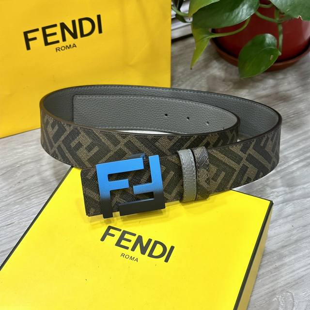 Fendi 芬迪 专柜同款 宽4.0Cm 双环正反用腰带 Ff按钉搭扣 深兰色cuoio Romano皮革材质 反面面料带有烟草黄和黑色ff图案 真空电镀金属饰