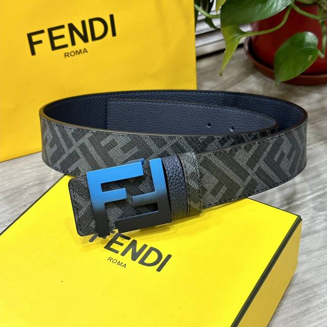 Fendi 芬迪 专柜同款 宽4.0Cm 双环正反用腰带 Ff按钉搭扣 深兰色cuoio Romano皮革材质 反面面料带有烟草黄和黑色ff图案 真空电镀金属饰