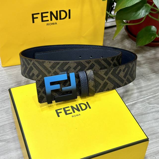 Fendi 芬迪 专柜同款 宽4.0Cm 双环正反用腰带 Ff按钉搭扣 深兰色cuoio Romano皮革材质 反面面料带有烟草黄和黑色ff图案 真空电镀金属饰