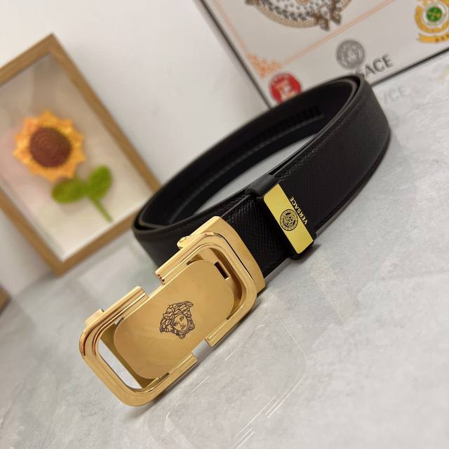 品名：Versace.范思哲 自动带 材质：原单牛皮腰带 百分百头层牛皮腰带保证真皮，24K纯钢扣，专柜原单品质、做工精细，时尚大牌，送人自用首选 包装： 请认