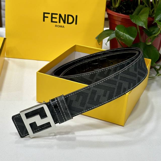 Fendi 芬迪 专柜同款 宽4.0Cm 双环正反用腰带 Ff按钉搭扣 黑色cuoio Romano皮革材质 反面面料带有烟草黄和黑色ff图案 四方金属饰面 时