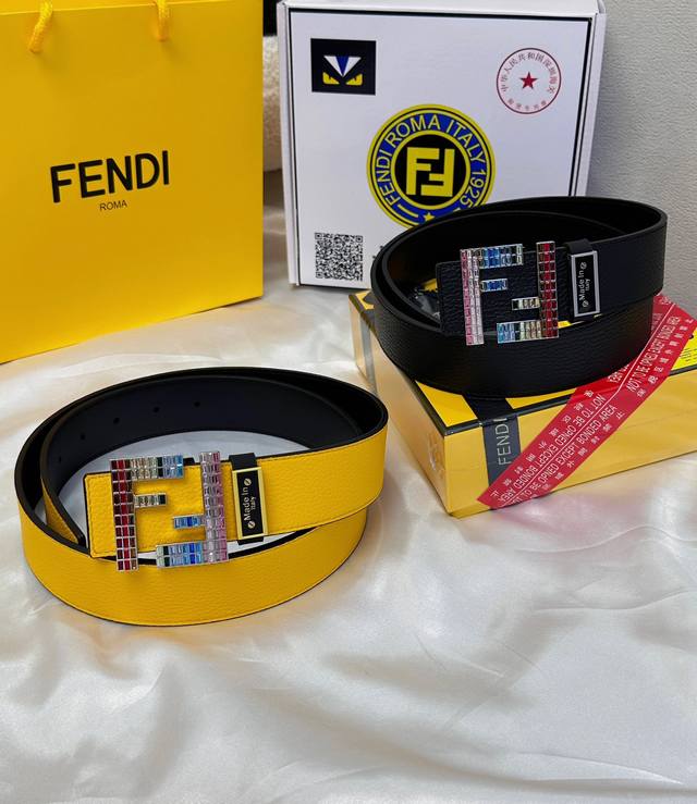 皮带：Fendi.芬迪..顶级原单复刻. 腰带：百分百头层牛皮，保证真皮。双层ff水晶镶嵌彩色钻石24K纯钢扣材质，永不掉色荔枝纹软牛皮正反双面使用商场专柜同等