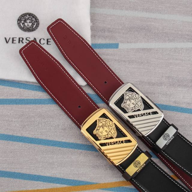 品名：Versace.范思哲 材质：原单牛皮腰带 百分百头层牛皮腰带保证真皮，24K纯钢扣，专柜原单品质、做工精细，时尚大牌，送人自用首选 包装： 请认准如图专