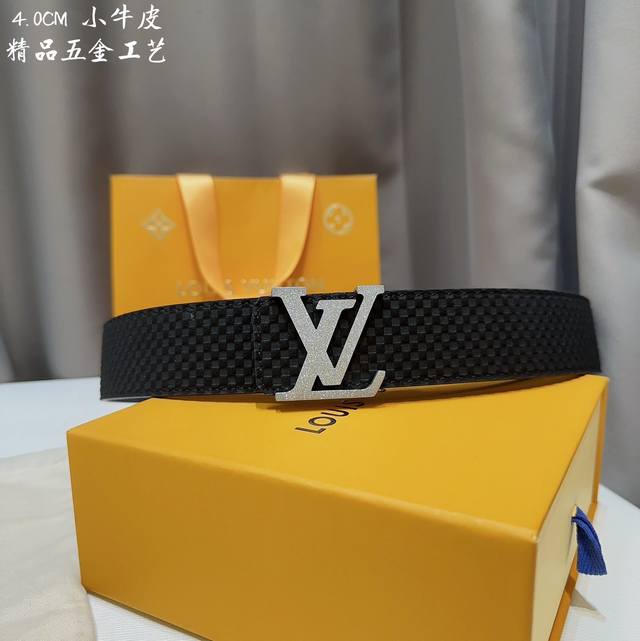 同步 Lv路易男士 宽度4.0 Cm 简单大方 精品五金 双面进口皮 佩戴效果非常不错 送礼自用最佳推荐