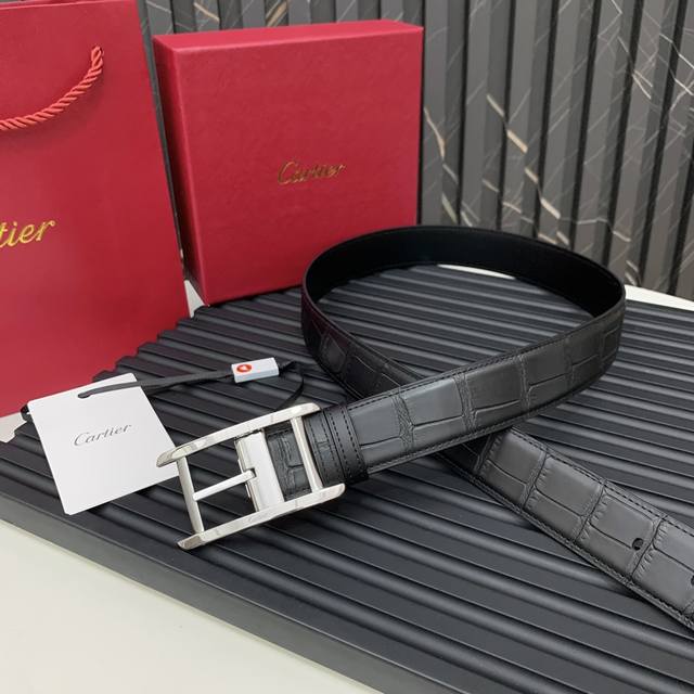 镀钯饰面针扣式皮带，“Cartier”标识。黑色尼罗河鳄鱼皮皮带，浮雕“Cartier”标识。尺寸：宽35毫米