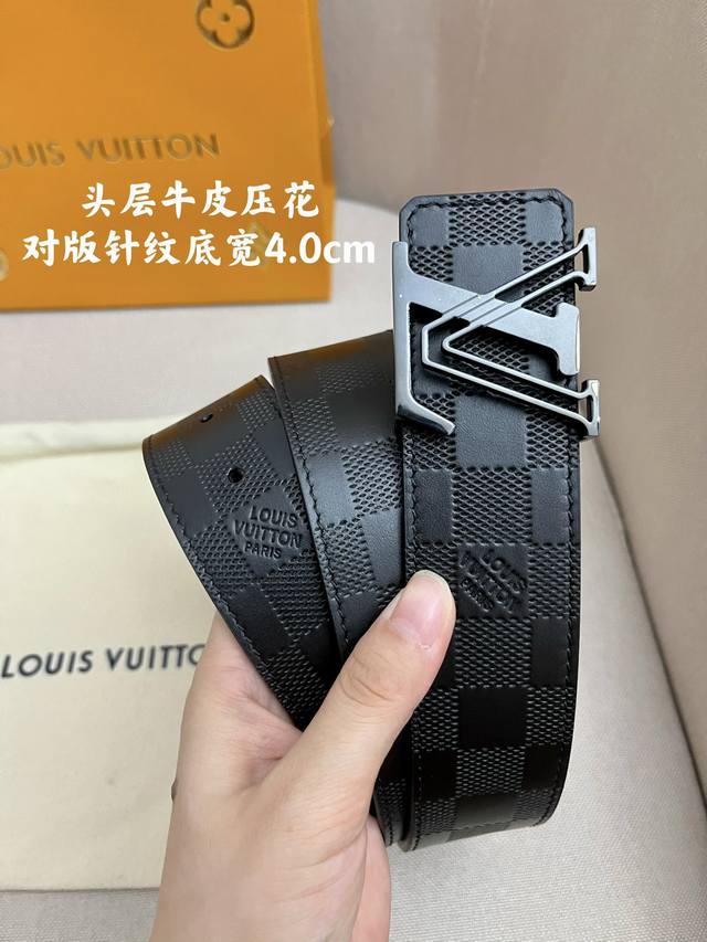 Lv 4.0Cm进口牛皮面料压花 专柜对版针纹、展现时下流行的工艺-动感设计精神。