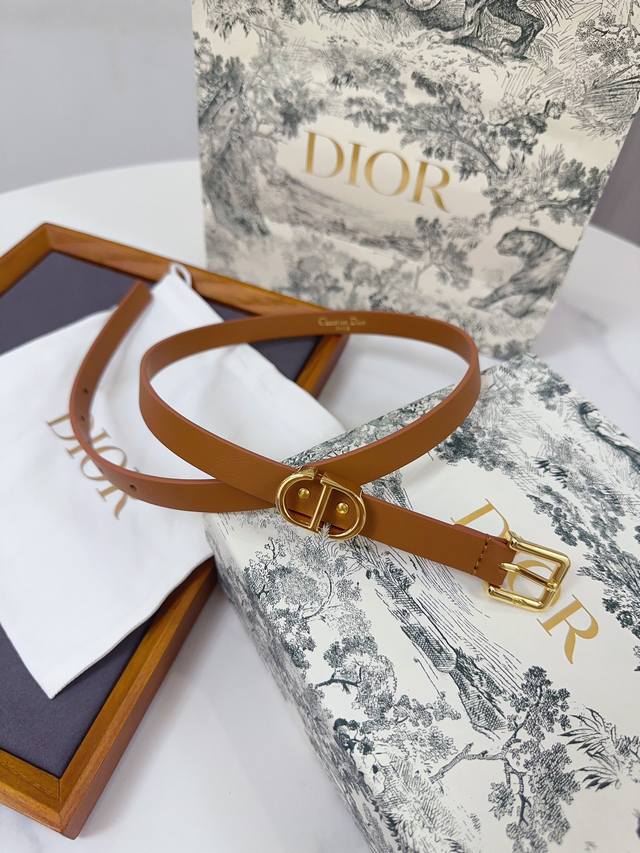 Dior 23 Montaigne Loop腰带 双面进口超柔软小牛皮，15毫米 简约百搭