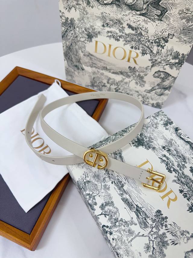 Dior 23 Montaigne Loop腰带 双面进口超柔软小牛皮，15毫米 简约百搭