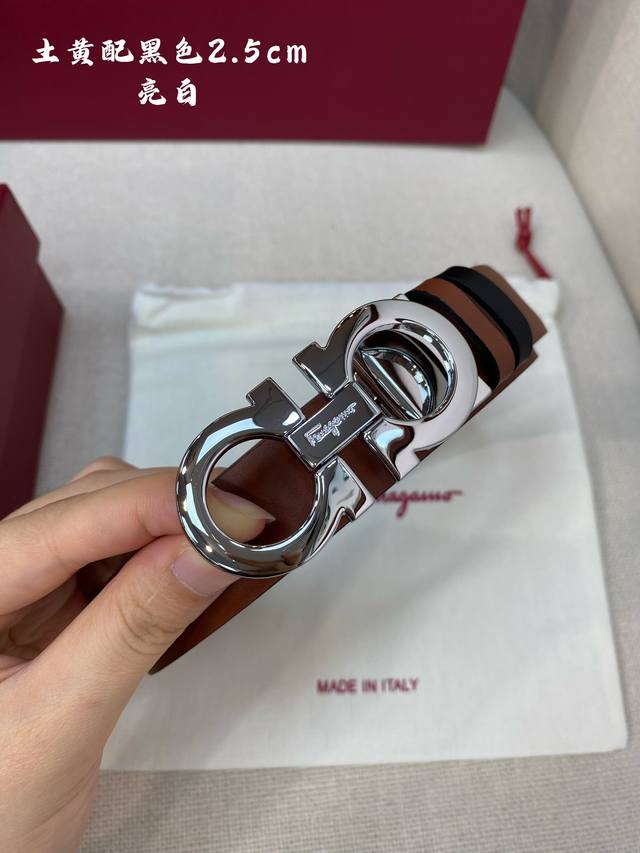 Ferragamo 25Mm金属gancio双扣，女士双面牛皮，质感十足 独特复古风格 时髦中带着随性和酷感 .支持芯片扫码