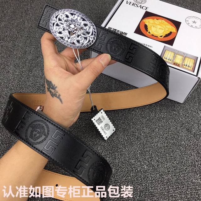 品牌：Versace.范思哲 型号：原单！请认准如图专柜包装 等级：意大利进口百分百头层牛皮，范思哲.Versace，世界著名奢侈品品牌，美人头经典之作，进口头