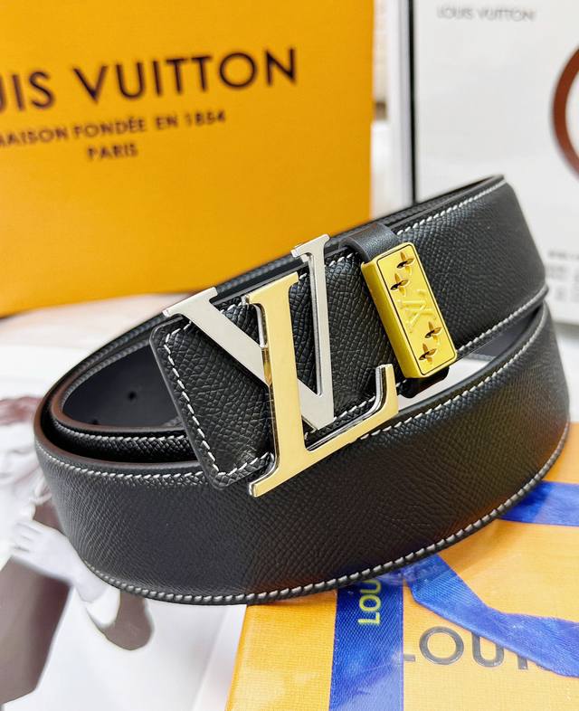 皮带：Lv..路易..威登顶级复刻. 腰带：原单品质百分百头层牛皮，保证真皮。双色间色扣工艺.真空电镀.永不掉色.24K纯钢扣头层小牛皮手掌纹双面可用专柜同等质