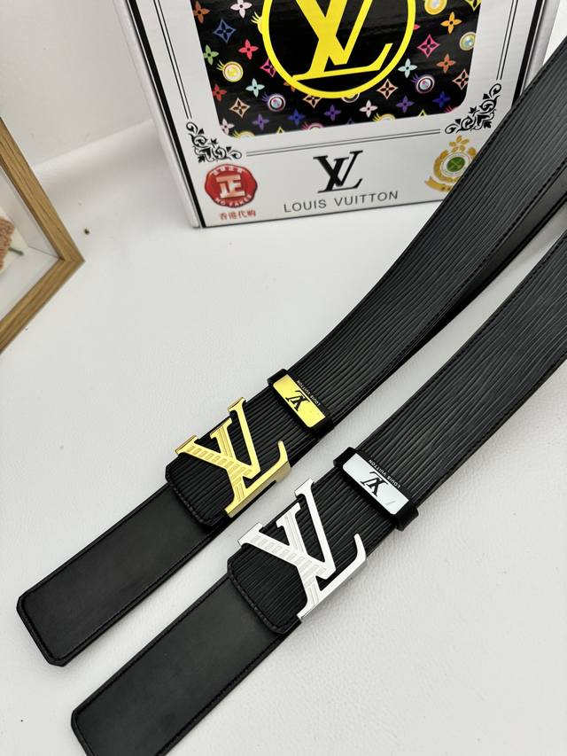 品名：Lv..路易..威登原单 材质：原单牛皮腰带 百分百头层牛皮腰带保证真皮，24K纯钢扣，专柜原单品质、做工精细，时尚大牌，送人自用首选 包装： 请认准如图