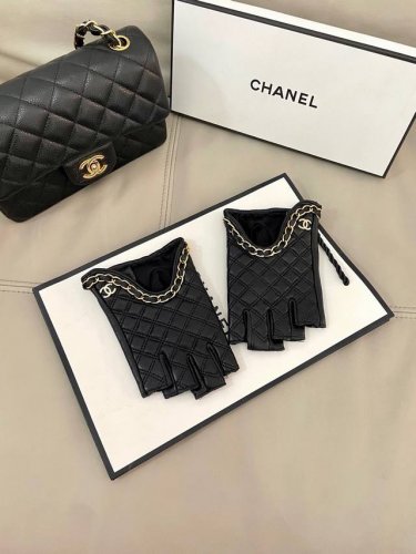 香奈儿新款女士半指手套 羊皮 链条 皮质超薄柔软舒适 特显手型 质感超群 码数 ：L