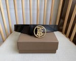 Burberry 巴宝莉专柜同步上新精选London镌刻焕新的品牌微标 扣环饰有抢眼的镀金专属标识图案 宽:3.5Cm 精致优雅 简单大方