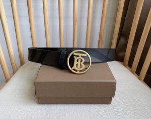 Burberry 巴宝莉专柜同步上新精选London镌刻焕新的品牌微标 扣环饰有抢眼的镀金专属标识图案 宽:3.5Cm 精致优雅 简单大方