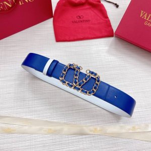 配送专柜全套包装 等级：专柜同步.原版包装.代购级别 材料：Valentino 此款采用进口原版皮搭配纯铜经典V字扣 多色可选 双面用设计 时尚潮流 专柜宽度：