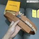 特 寬度：40Mm 進口Ep水波紋襯托原廠小牛皮底壓花！飾有高級絲印Logo視覺效果 搭扣與皮帶相呼應締造獨特造型 雙面用