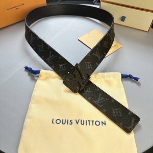 配原版包裝 L0Uis Vuitt0N 專櫃最新升級版本 寬度40毫米 全新訂製帆布搭配最新進口原廠水波紋底 配置新型字母搭扣 雙面可用 經典百搭款！