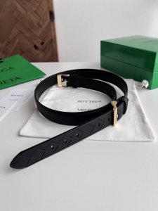 -Bv 2025新款女士编织平纹拼接组合腰带 意大利小牛皮搭配微复古金色表扣设计扣头 宽度2.5Cm 颜色：黑色