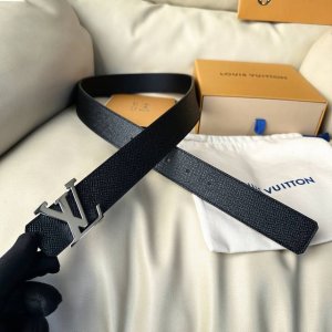 L0Uis Vuitt0N 驢家原單腰帶 寬度35毫米 腰帶採用一面頭層手掌紋皮內襯一面進口小牛皮底 搭配經典款五金 可雙面佩戴 經久耐用 時尚百搭款