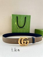 宽度4.0Cm Gucci系列，品牌标志性的双G原单钢扣标识经重新诠释后，以光彩夺目的金色调呈现在这款手掌纹腰带上。