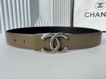 Chanel香奈儿 双面小牛皮腰带双面可用，拥有经典双C挂扣设计，简约而时尚，适合各种场合佩戴。3.0Cm