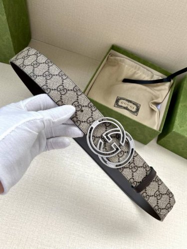 特 宽度4.0Cm Gucci Marmont系列每一季都会推陈出新，为灵感源于70年代的标志性gg配件注入现代精髓。Supreme帆布印花 腰带反面采用咖啡色