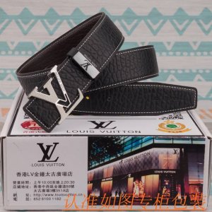 品名：Lv 皮带 原单 腰带 材料：百分百头层牛皮腰带，保证真皮皮带，专柜原单品质、做工精细，时尚大牌，送人自用首选 包装： 请认准如图专柜包装，赠送打孔器，手