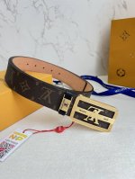品名： Lv..路易..威登腰带皮带原单 型号：挂扣，经典纯钢材质镂空挂扣，头层牛皮，图片实物拍摄 材料：头层牛皮，挂扣系列，纯钢材质扣头，钯镀电镀工艺永不掉色