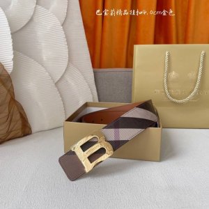特 P190 巴宝莉面经典格纹Pvc，搭配专柜精品挂扣，真空电镀，手感柔软，时尚个性，经典百搭，宽4.0Cm