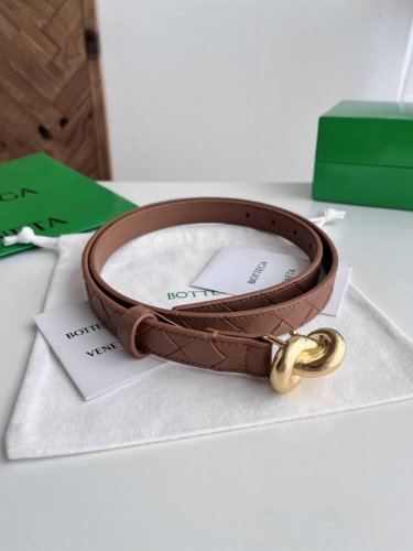 Bv 2025最新款女士编织腰带 纯手工Intreccio大格子编织 双面意大利小牛皮搭配绳结设计微复古金色搭扣 可活动皮环 皮带宽度2Cm 颜色: 土黄色