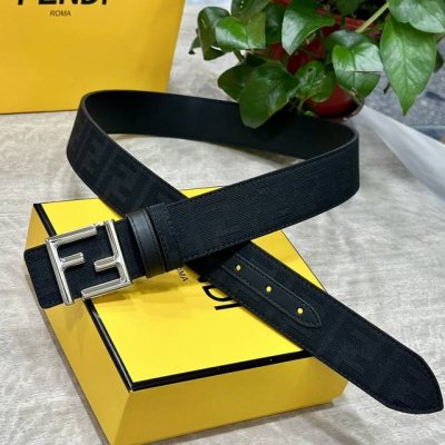 特 FENDl 芬迪 专柜同款 宽3.8CM 原版定制布料 FF图案布料材质 黑色皮革内衬 单钉镀钯金属配件 时尚潮流 经典系列