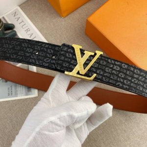 Lv 特种皮腰带系列 ，原厂五金精品不锈钢扣，手感柔软舒适 宽3.8Cm。