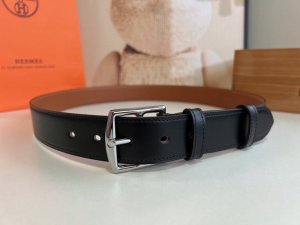 Hermes 爱马仕 时尚舒适针扣牛皮腰带，杰出的创意和精湛工艺成为成为时尚旅行艺术的象征。35毫米