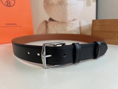 Hermes 爱马仕 时尚舒适针扣牛皮腰带，杰出的创意和精湛工艺成为成为时尚旅行艺术的象征。35毫米