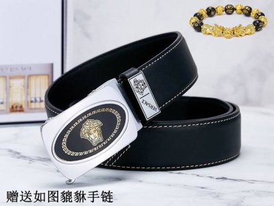 皮带：Versace.范思哲自动扣 腰带：百分百头层牛皮，自动带，保证真皮。24K纯钢扣双面可用专柜同等质量， 送人自用首选 包装： 请认准如图