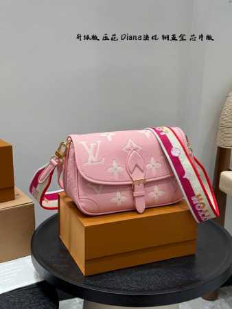 全套礼盒包装 升级版 钢五金 带芯片 尺寸25.15Cm Lv 压花 Diane腋下 法棍包 魅力无限 释放你的时尚态度 外形独特，有很多可爱的颜色可选，简直是 - 点击图像关闭