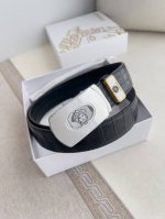 品名：范思哲.Versace.皮带腰带自动皮带 型号：自动带，纯钢材质经典人头自动扣，图片实物拍摄 腰带：百分百头层牛皮，自动带身，保证真皮。24K纯钢扣永不掉