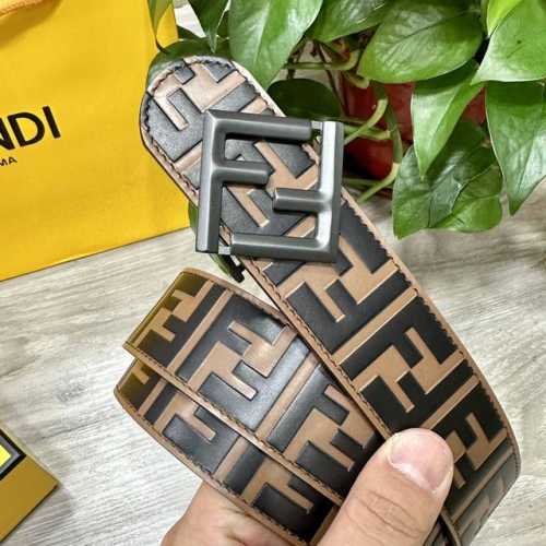 图片包装+10 Fendl 芬迪 专柜同款 宽40Mm 标志造型宽皮带。钉扣式带扣。棕色小牛皮制成。印有浮雕手绘黑色与棕色 Ff 图案。镀金表面金属制品，品质保